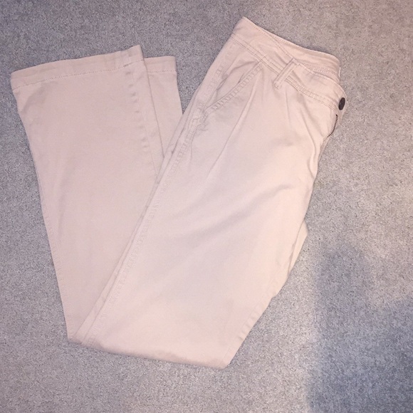 Old Navy Pants - Old Navy Khaki pants